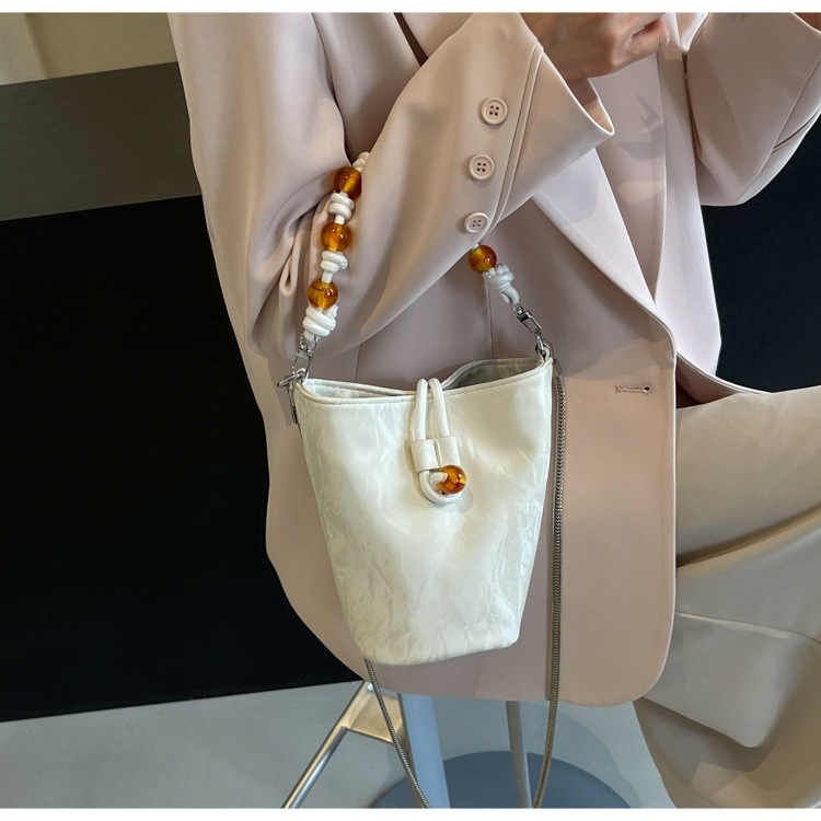 Women's Small Pu Leather Solid Color Basic Classic Style Lock Clasp Bucket Bag display picture 13