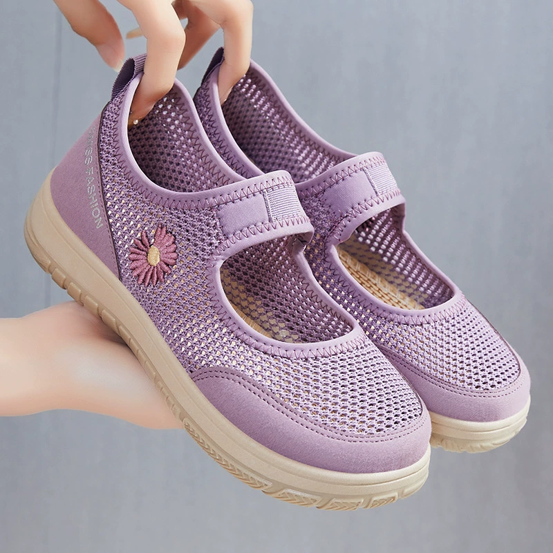 Женские сетчатые туфли, новые летние туфли без шнуровки, модные и стильные туфли для мам, сандалии для отдыха, повседневная и дышащая женская обувь.