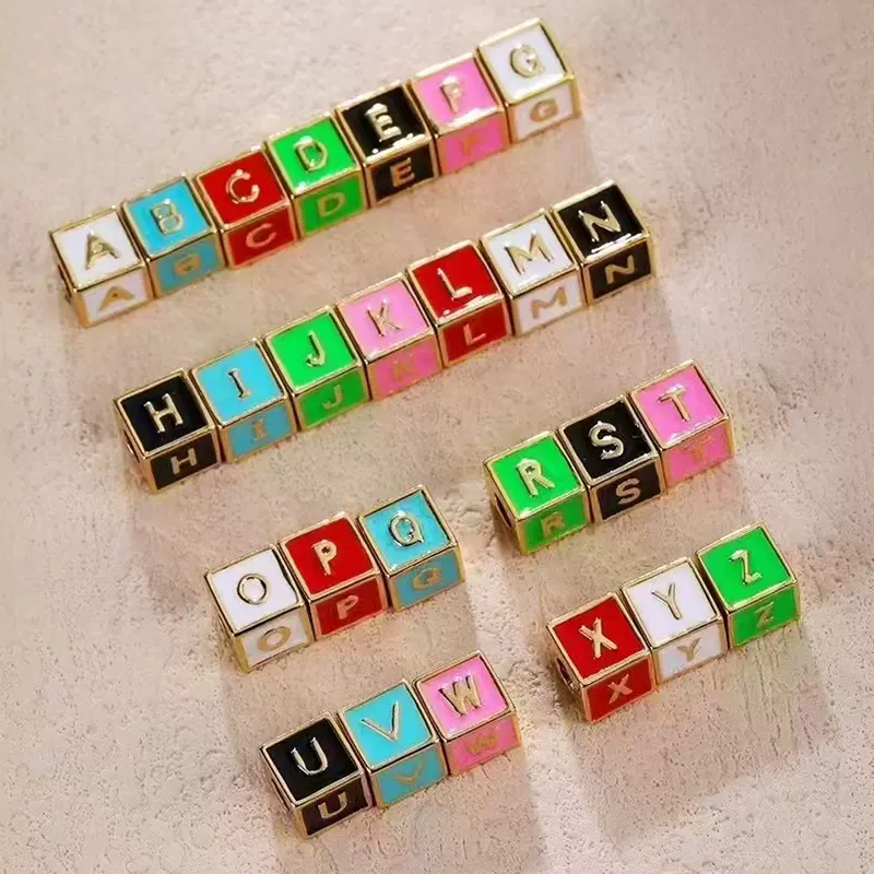 跨境热卖26个字母串珠6个颜色滴油方形散珠隔珠字母珠手串项链