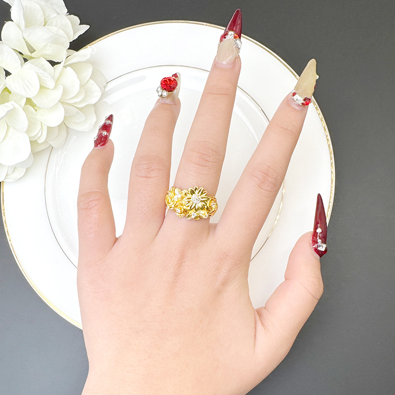Anillo de oro de arena vietnamita retro floreciente brocado anillo de flores de bronce de lujo ligero dorado no se desvanece joyas
