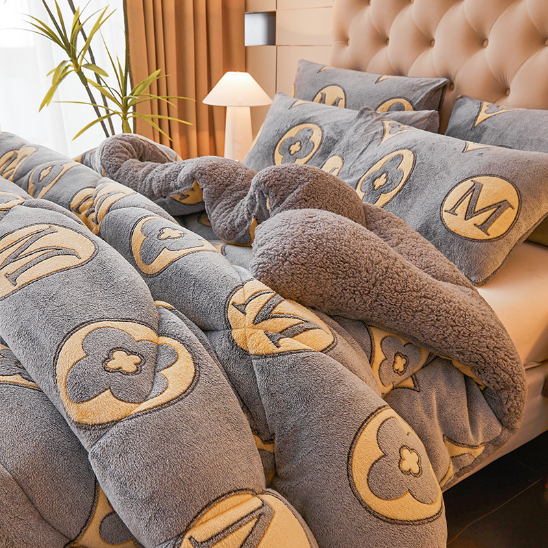 雪のベルベットの保温布団は芯の冬の羊のベルベットの学生寮に厚い綿を入れて牛乳のベルベットの厚い布団に覆われている