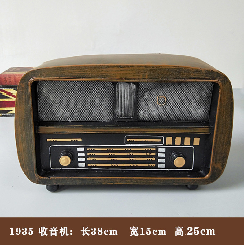 レトロなレトロな607080年代の古い白黒テレビのモデルバーレストランの道具の装飾品|undefined