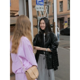 女式针织衫;半身裙;女式衬衫