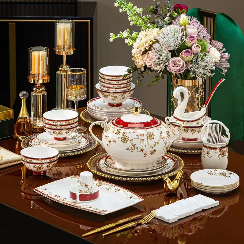 Wedding Gift Jingdezhen High-End Tableware Set 70-Piece Gold-Painted Red Brocade Garden Dinnerware Set for Gift Giving