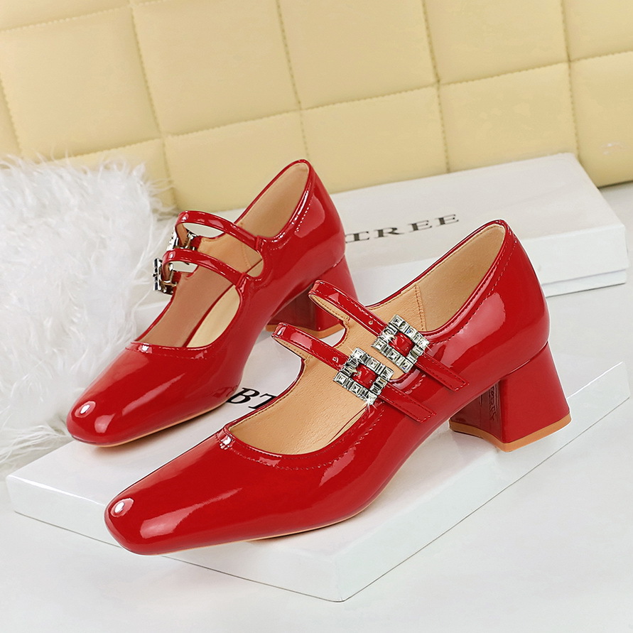 Versatili décolleté mary jane da donna in vernice con strass_voghion.com