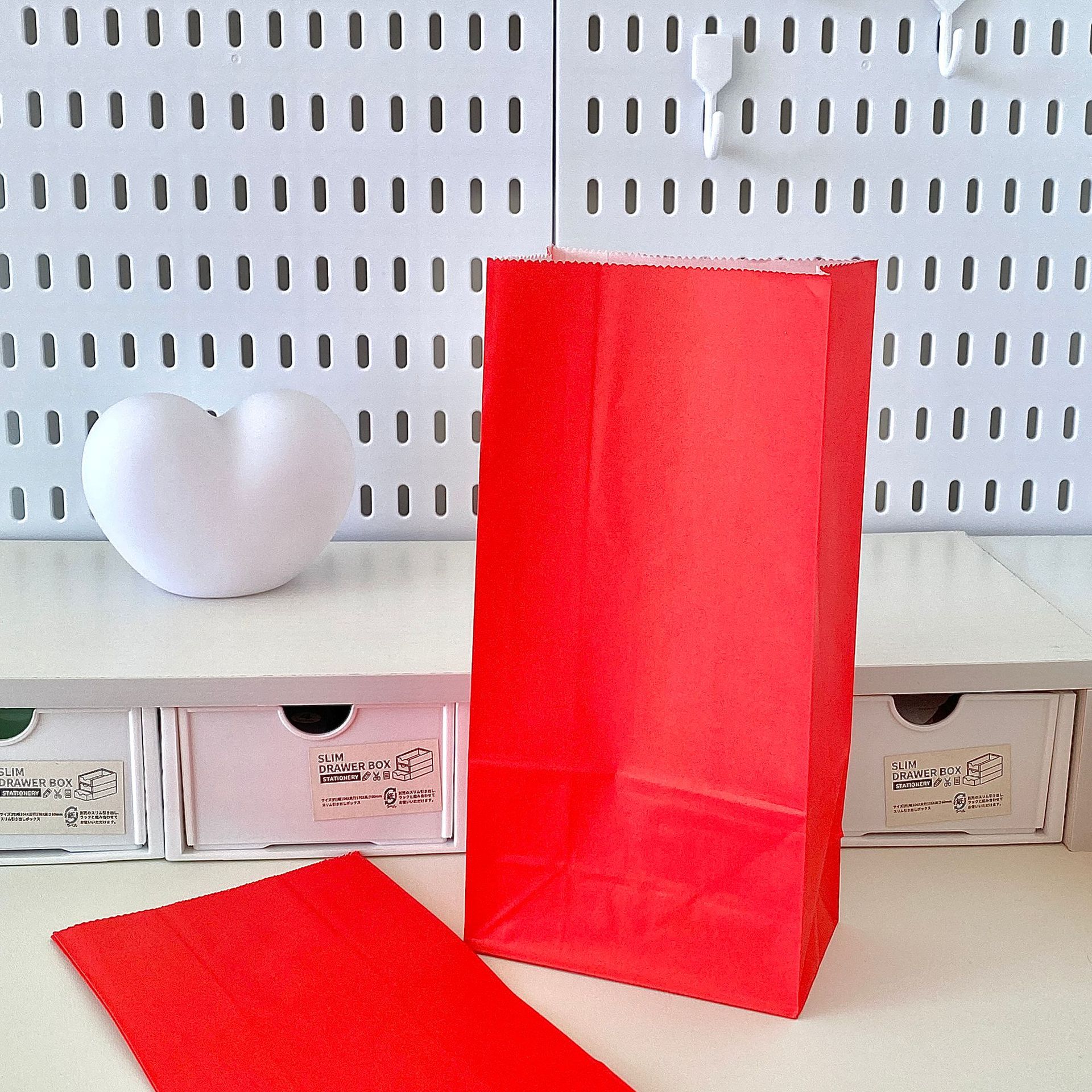 Bolsas de papel kraft coloridas bolsas de regalo bolsas de embalaje para llevar bolsas de regalo bolsas de bolsillo plano en el viento lindo paquete pequeño