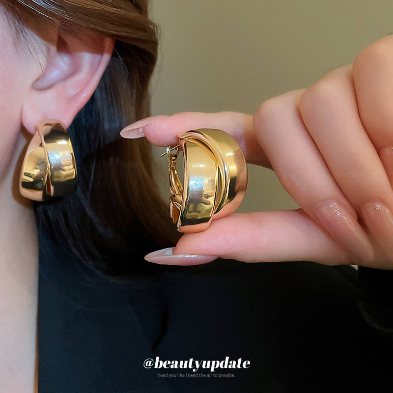 Pendientes redondos cruzados de doble capa Pendientes de diseño de estilo de metal de moda europea y americana Pendientes de temperamento simple de estilo frío