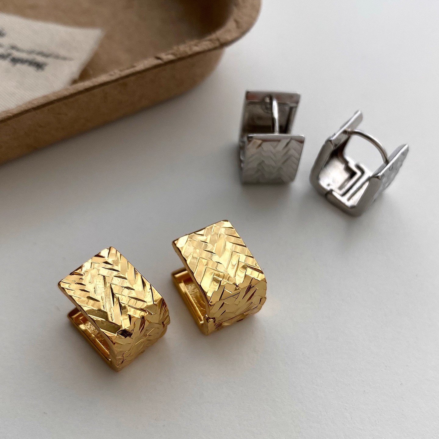 Geometric Diamond Weave Square Hoop Earrings In Vintage Style_voghion.com
