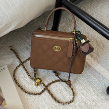 菱格链条包包女秋冬2025新款小众设计单肩斜挎包高级感盒子水桶包