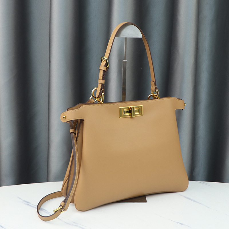 24 otoño e invierno nueva bolsa de bolso de mujer PB tamaño medio bolsa de gatito de cerradura de metal de lujo ligero bolsa de cuero bolsa axila de un solo hombro