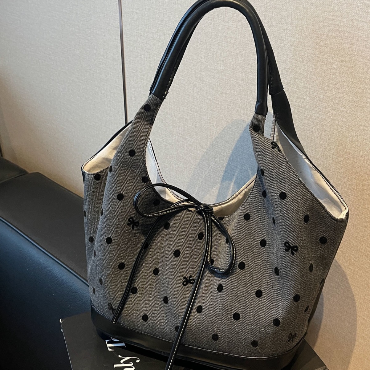 Underarm Casual Large-Capacity Bag New 2024 Fashion Versatile Shoulder Bag Polka Dot Bow Commuter Tote Bag