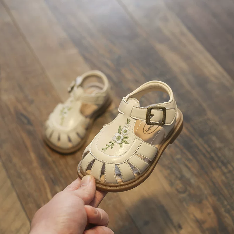Summer bag, children's footwear, sandals, small princess costume, soft sole, with embroidery, Korean style