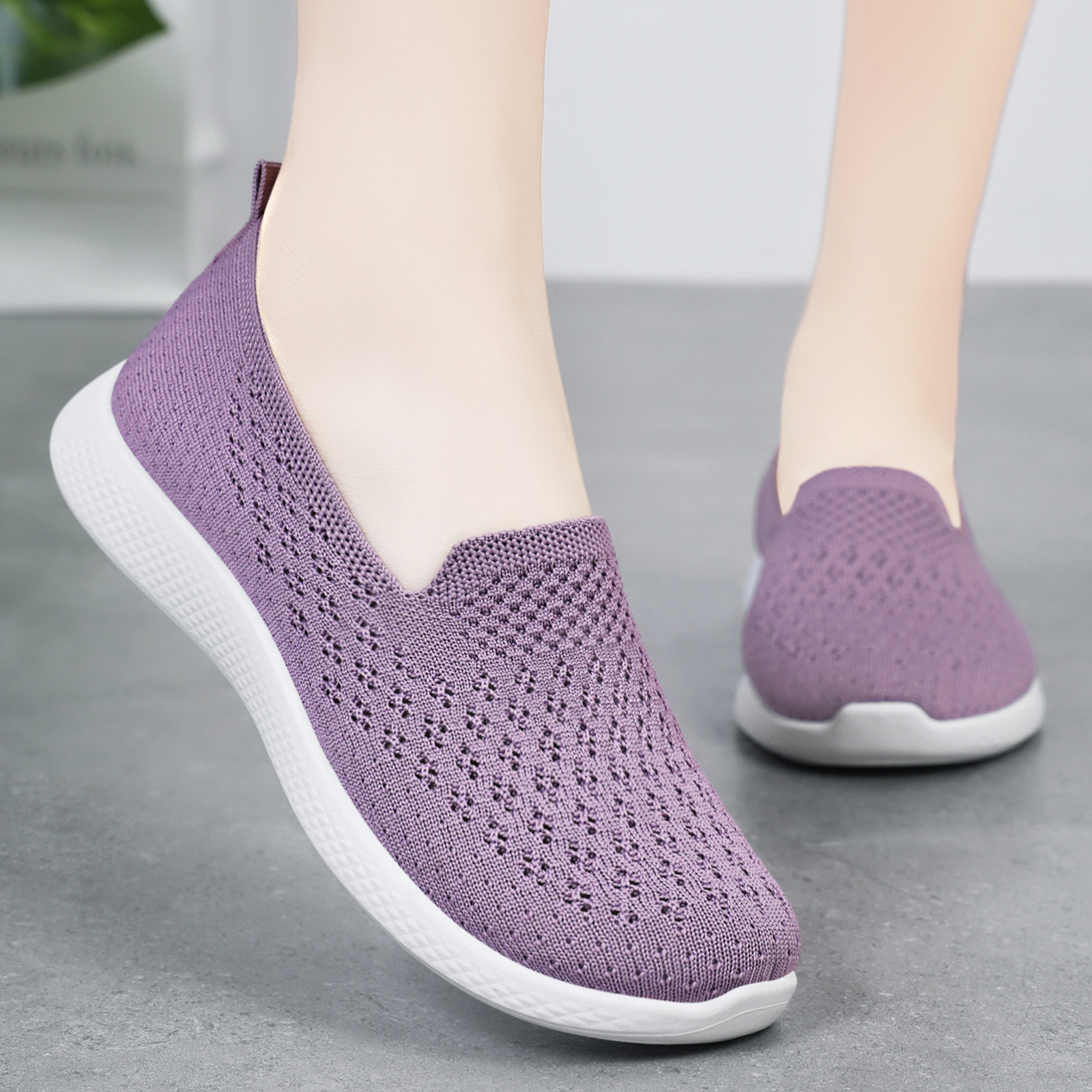 Zapatos de mujer de verano nuevos zapatos de tela plana un pedazo viejos zapatos de tela de Beijing zapatos de mamá zapatos superficiales zapatos