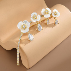 Elegant brooch with a high-end, niche charm, tailored clothing accessories, light luxury, micro-set zirconia flowers, high-quality mother-of-pearl flowers, wholesale for women