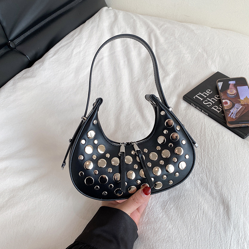 跨境2026女士新款小众潮酷圆点铆钉单肩腋下包潮流时尚手提饺子包