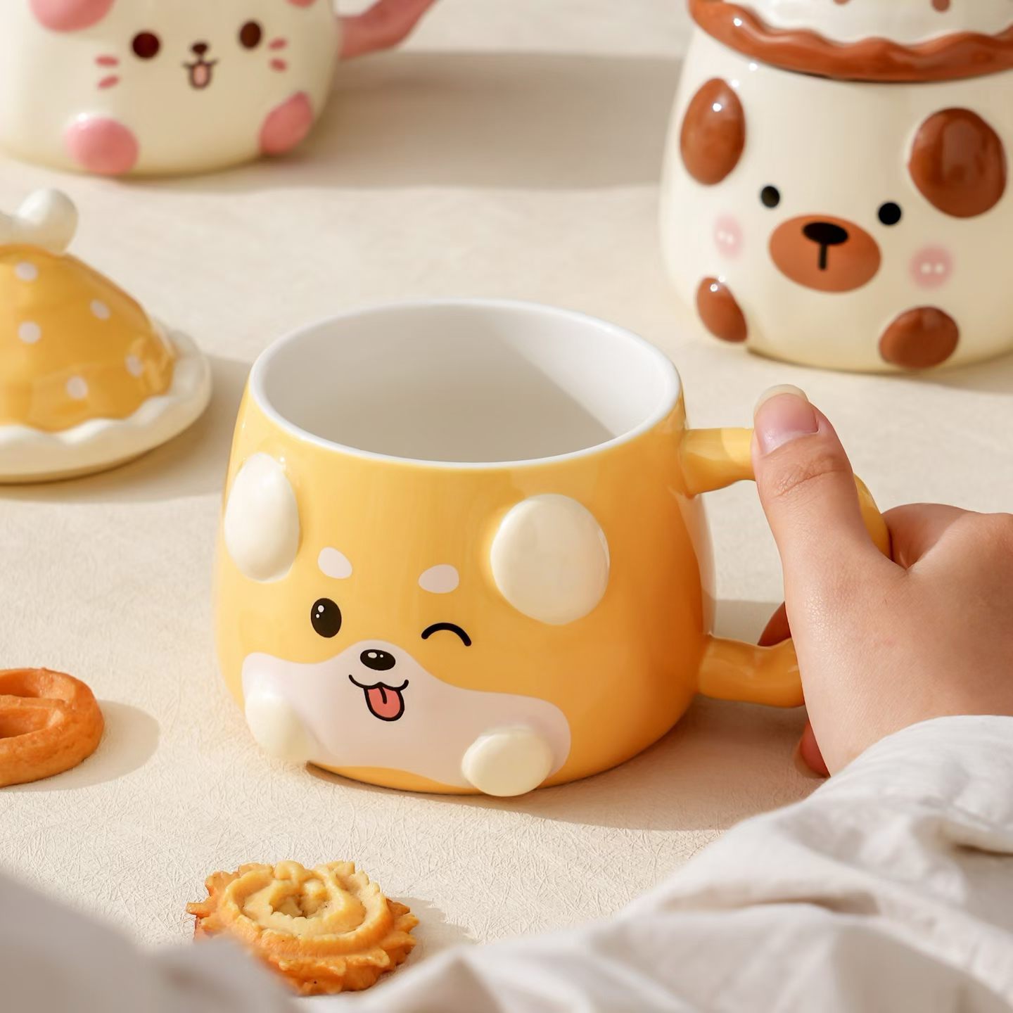 Creativo, encantador, personalidad, cariñosa y divertida, taza de animales de dibujos animados en relieve con tapa de cerámica, taza de agua de alto valor, taza transfronteriza