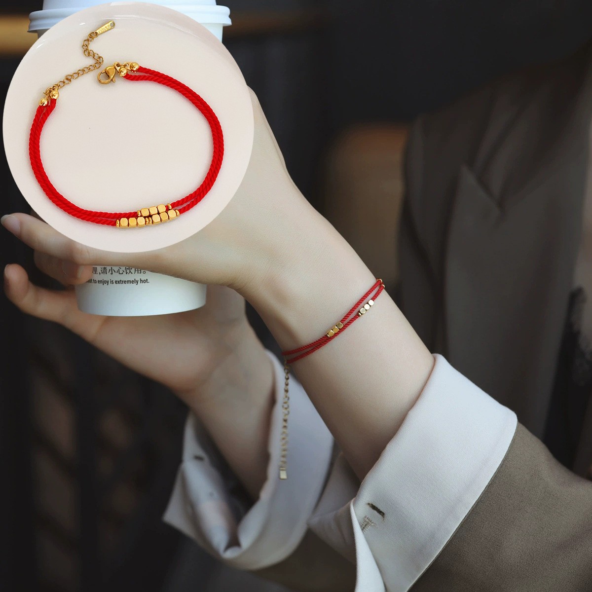 Pulsera de joyería de moda dorada de todo fósforo, lujo ligero, simple, nueva pulsera de acero de titanio que no se desvanece, trébol de cuatro hojas para mujer, transfronterizo