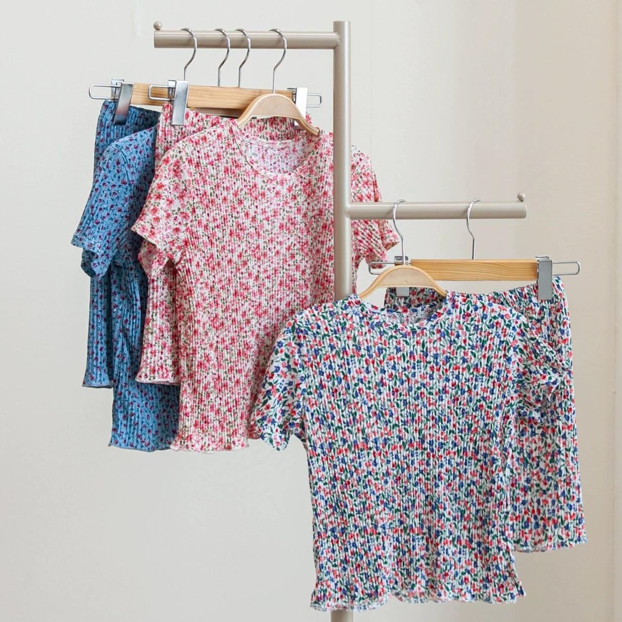 Короткая рубашка с короткими рукавами с круглым вырезом, укороченные брюки для девочек, свободная и удобная