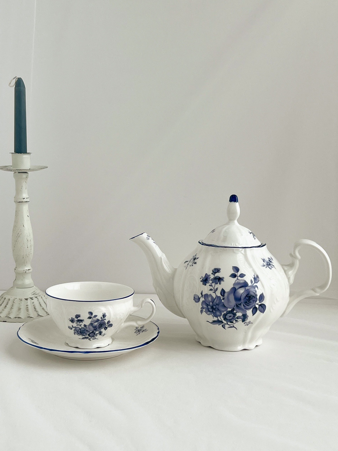 Retro white coffee pot, set, simple and elegant design