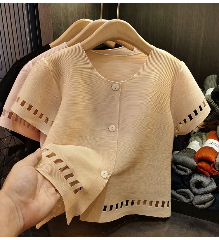 Áo cardigan nữ cổ tròn tay ngắn dáng rộng khoét lỗ xếp ly — Màu đen, Màu hồng, Màu mơ chi tiết 6