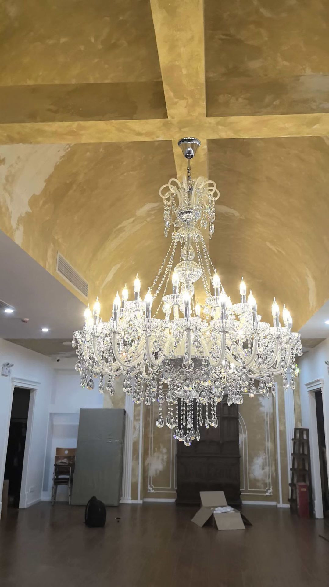 Lámpara de araña de cristal estilo francés para sala de estar, lámpara LED moderna de lujo ligero para dormitorio o estudio, lámpara de boda sencilla y elegante para hotel o palacio.