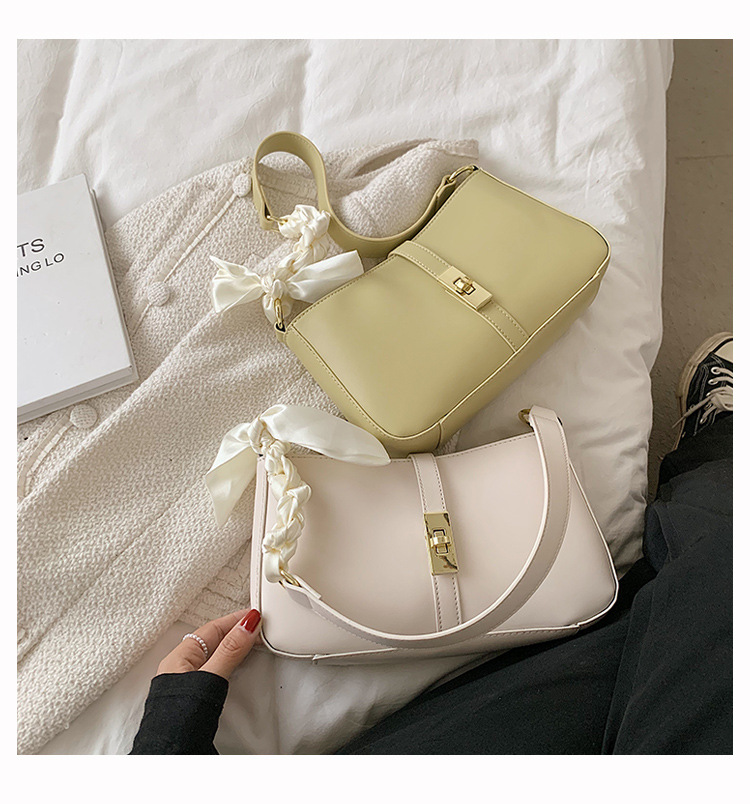 Conception D'été Sac De 2021 Nouvelles Femmes De Mode D'été Simplicité Soie Écharpe Messenger Sac Portable Plissée Petit Sac Carré display picture 4