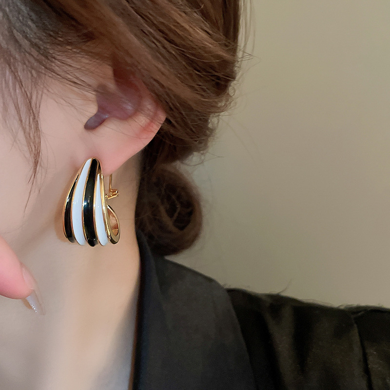 Dizainerio stiliaus, elegancija, išskirtinė kaklo grandinėlė, madingas, lengvas prabangus papuošalų rinkinys_voghion.com