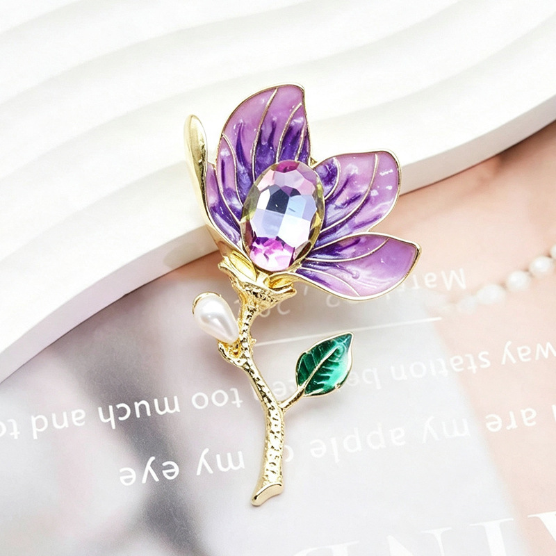 Creative and versatile new Chinese-style enamel brooch with crystal flower design, a fresh accessory for autumn and winter fashion