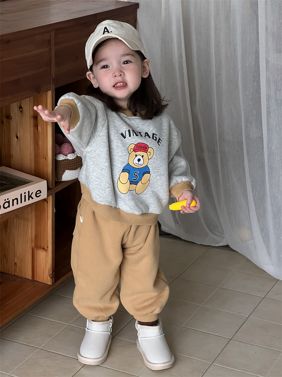 Baby otoño invierno conjunto de ropa infantil coreana gruesa 2025 ropa de bebé, niños y niñas, osos pequeños con ropa de invierno de lana
