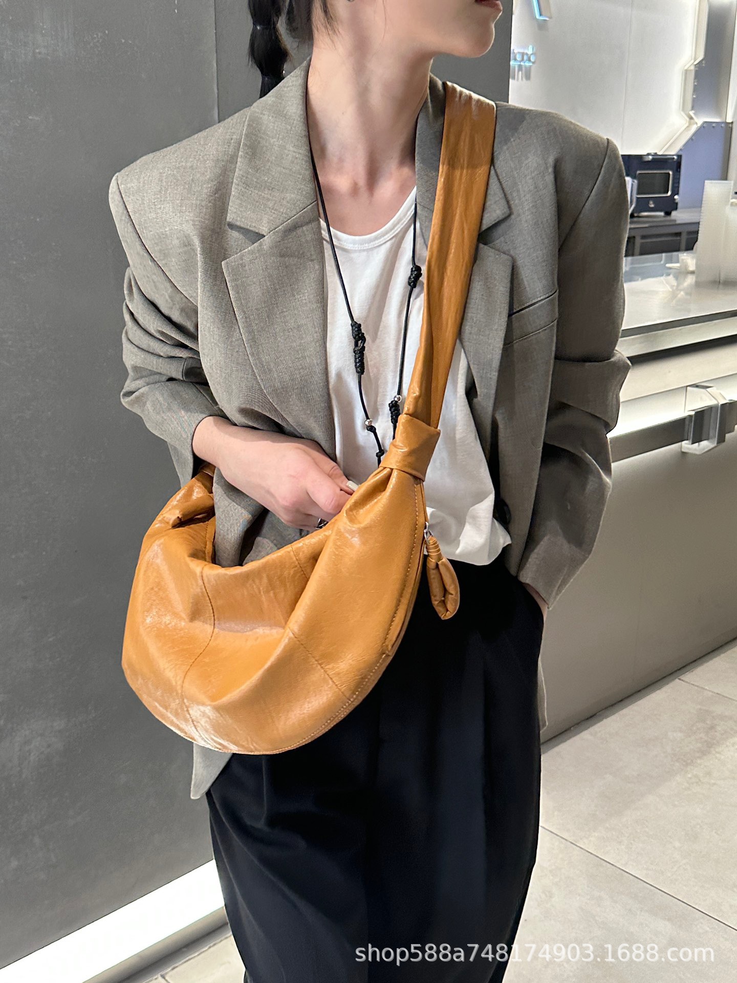 Effortless Chic Shoulder Bag Crossbody Dumpling Bag For Women High-End Niche Design Hobo Bag Large Capacity Tote - Thumbnail 8