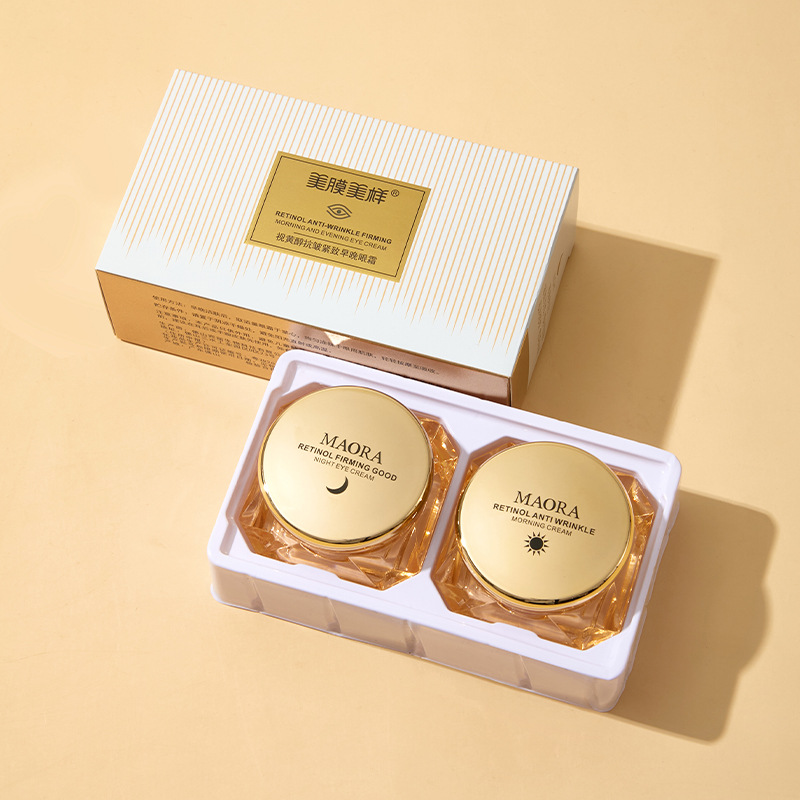 Moisturizing refreshing eye cream contains niacin