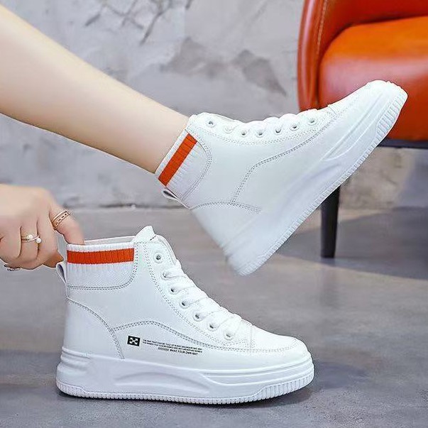 Zapatos de mujer de alta altura, otoño de 2025, nuevos zapatos deportivos casuales de estilo blanco, zapatos de invierno y cacho para mujeres.