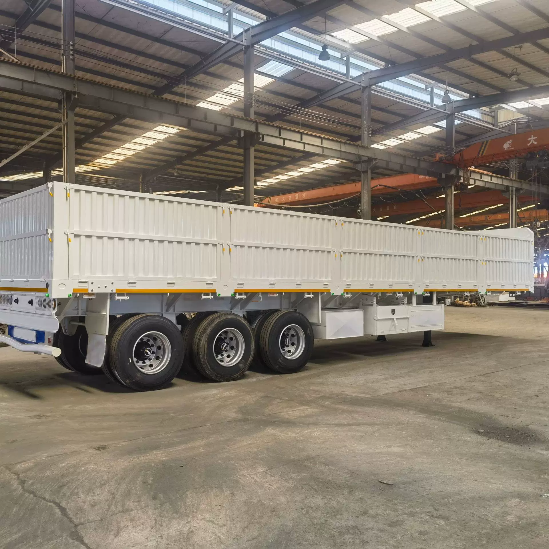 出口自卸厢式半挂车     标准自卸厢式运输车