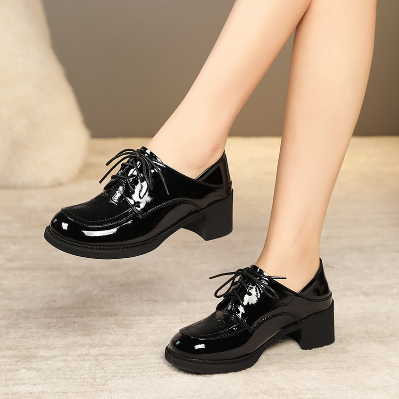Chunky Heel Mango-Toe Deep-Cut Lace-Up Women's Shoes with Fleece Lining, Warm Mid-Heel Korean-Style Patent Leather Women's Shoes in Large Sizes