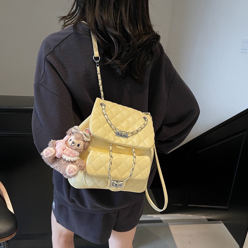 Chaîne de diamond bolsas de viaje femeninas de estilo de fragancia versátil 2026 mochila de moda de hombro nueva mochila de gran capacidad pequeña
