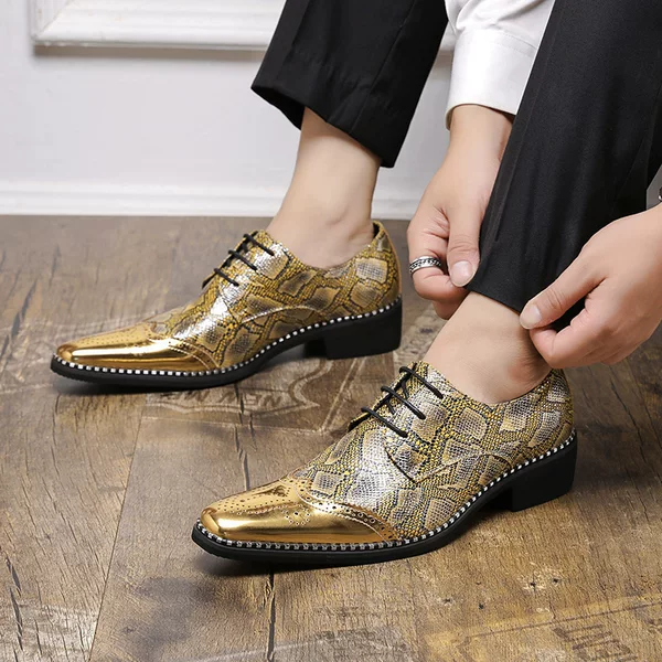 Cross-Border Golden Glossy Business Brogue Leather Shoes European and American Fashion Large Size Lace-Up Derby Shoes Pointed Toe Small Leather Shoes for Men