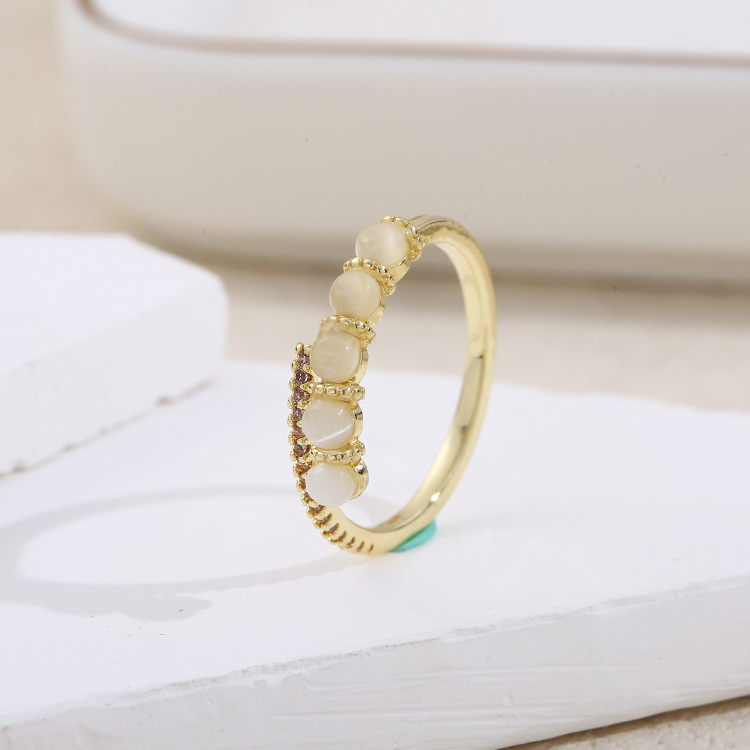 Sparkling Ring For Women, Crafted With Romance.Sleek & Comfortable, Designed To Highlight Your Charm.A Subtle Yet Stunning Piece For Dates,_voghion.com