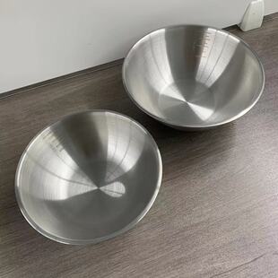 Stainless steel round salad basin with scale cooking basin for baking cream whipping basin thickened stainless steel egg-beating basin