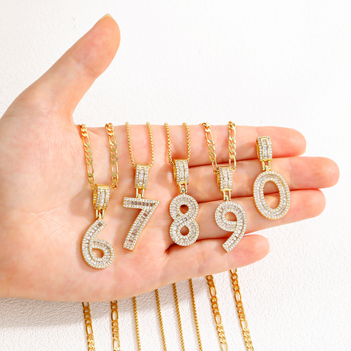 Collar colgante de número de la suerte nuevo transfronterizo, micro-incrustaciones de cobre, circón, personalidad, tendencia, collar de hip-hop, cadena de suéter al por mayor