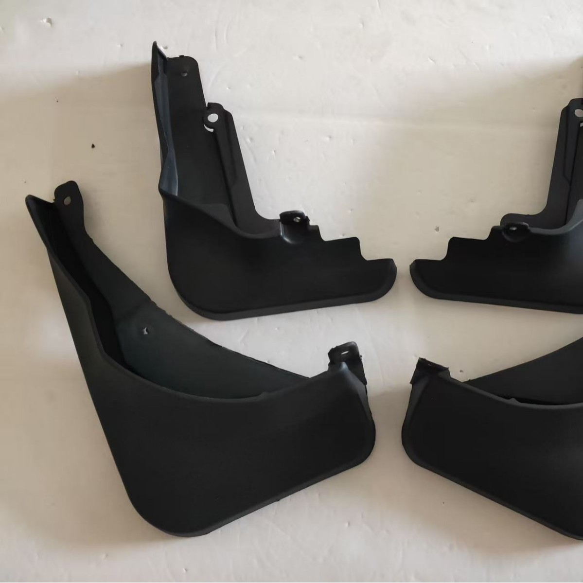 Adecuado para 18 Audi Q2L Zhiya versión de gama alta Q2L 2018-2023 guardabarros de neumáticos de automóviles de comercio exterior