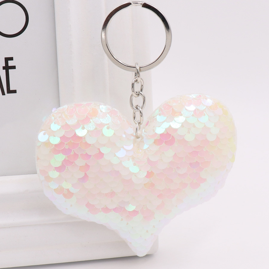 Nuevas lentejuelas reflectantes de doble cara amor llavero colorido en forma de corazón lentejuelas bolsa colgante coche llavero al por mayor