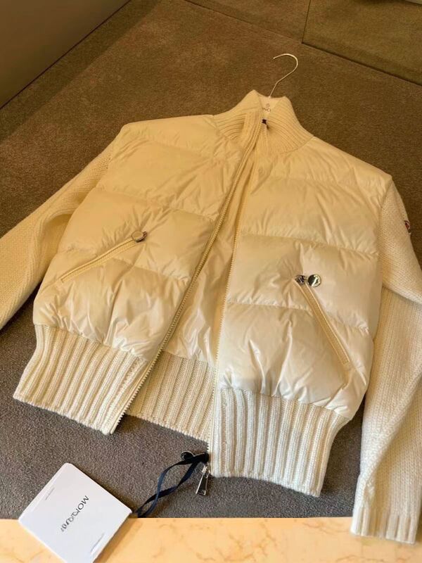 Off-white stand-up collar short down jacket for women, knitted patchwork, slim fit, warm coat, new autumn and winter fashion, complete with all tags Off-white stand-up collar short down jacket for women, knitted patchwork, slim fit, warm coat, new autumn and winter fashion, complete with all tags