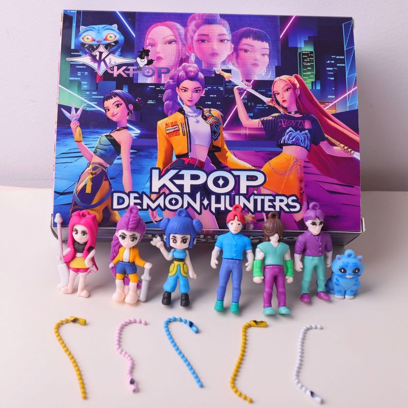 跨境新品猎魔女团盲盒洞洞乐小号钥匙扣玩具PVC滴胶挂件KPOP批发|undefined