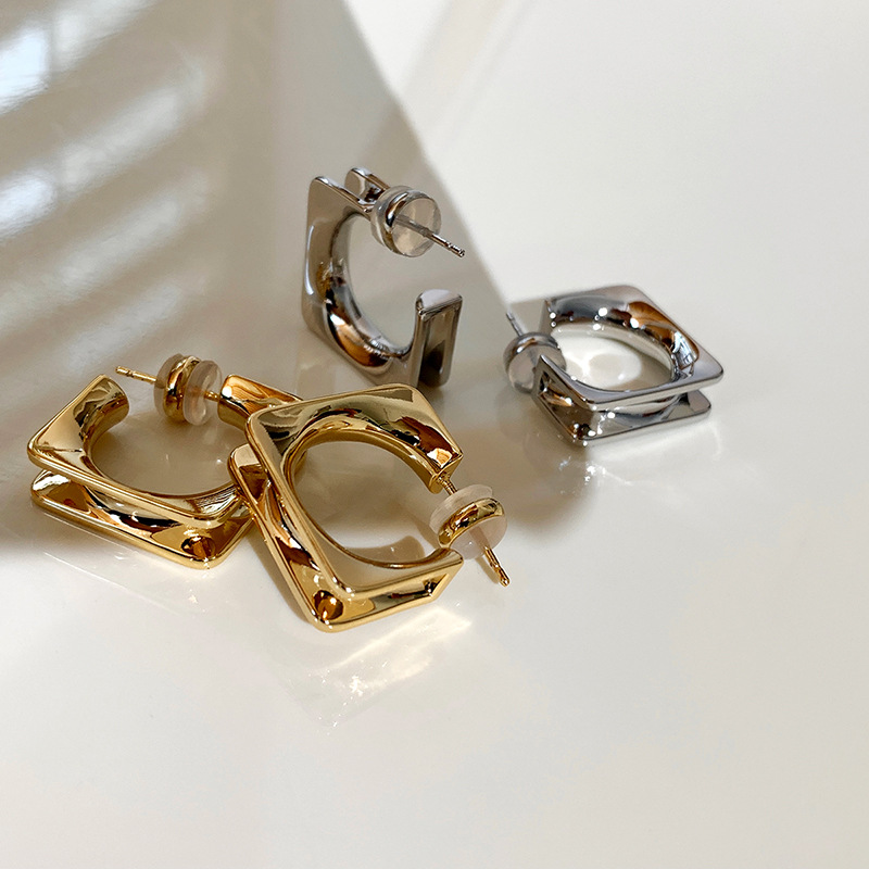 Fashion U Shape Solid Color Copper Plating Earrings 1 Pair