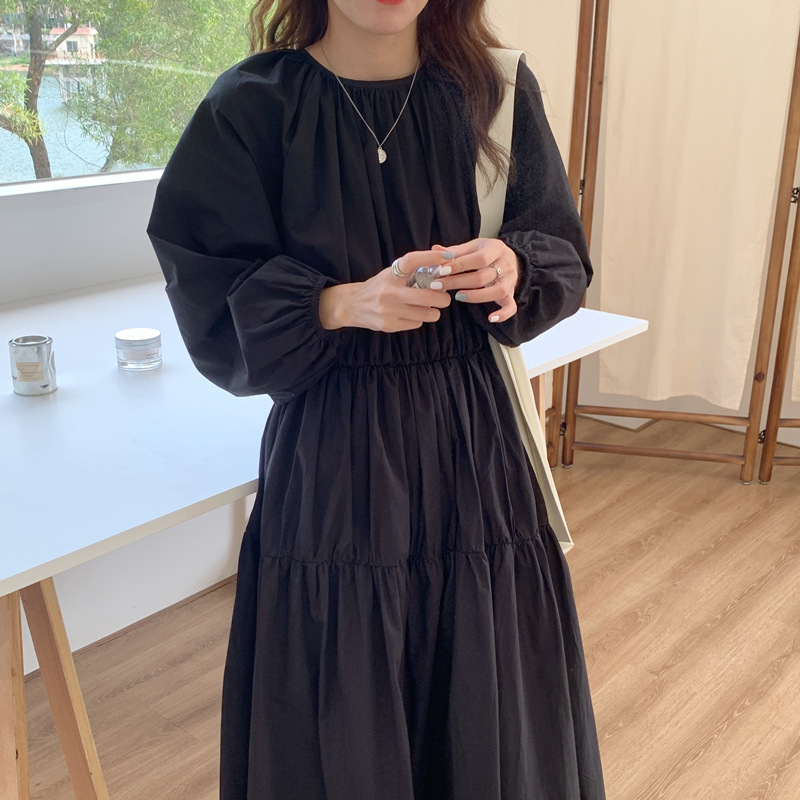 Autumn elegant design dress with a round collar