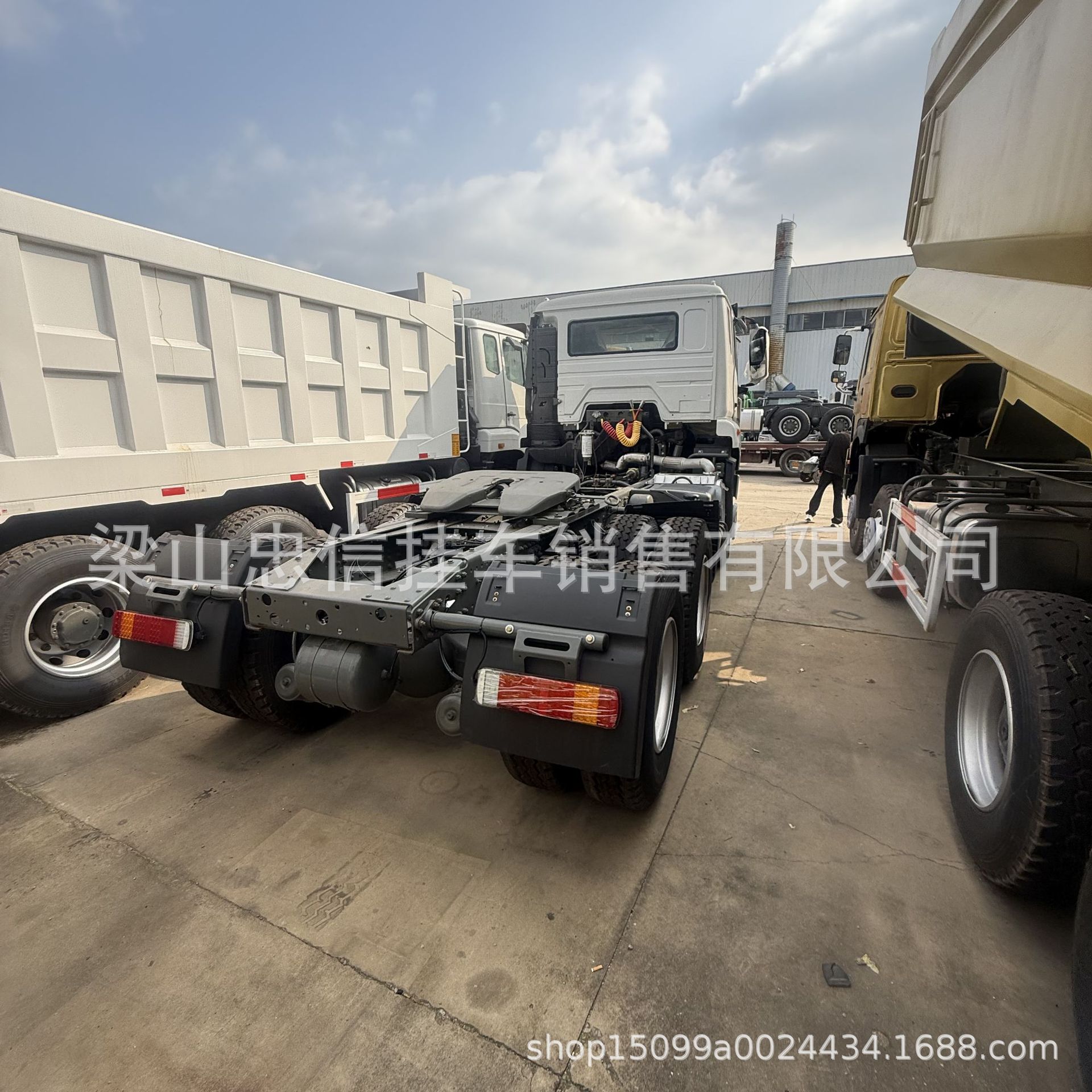 Sinotruk Howo 6*4 Tractor Head for Sale, Double Axle Semi-Trailer Tractor Head, 380 Horsepower Tractor Truck Head