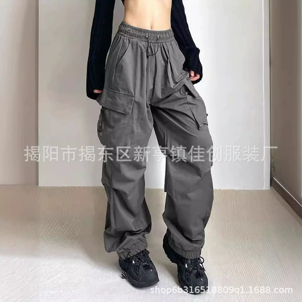 Модные и уникальные летние новые однотонные повседневные брюки в американском стиле ретро с свободными большими карманами и прямыми широкими штанинами.