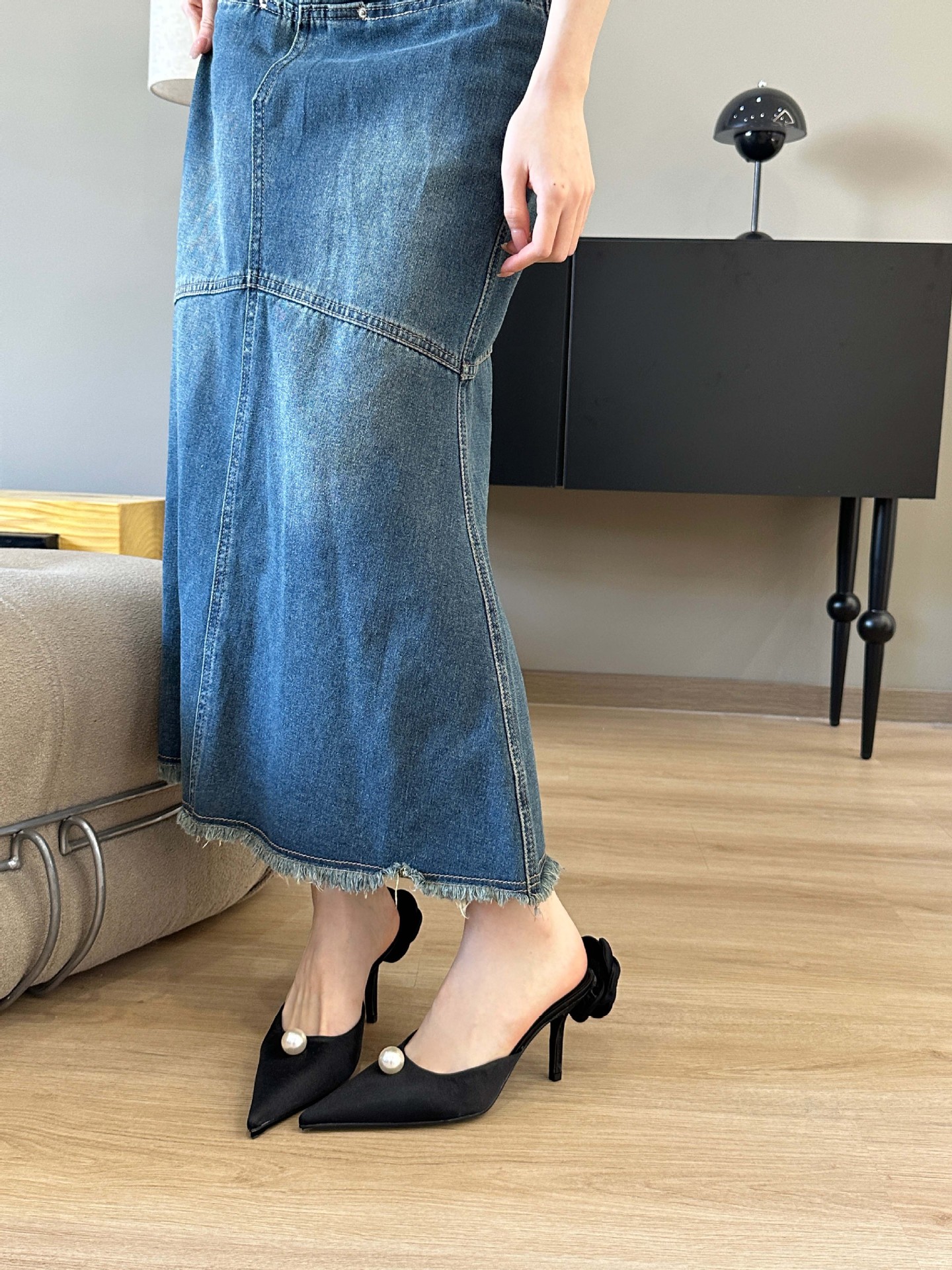 2024 Vår- och höstsäsong Nya små doftande vindtunn klack ihålig vatten diamantspets enkla arbetshöga klackar_voghion.com