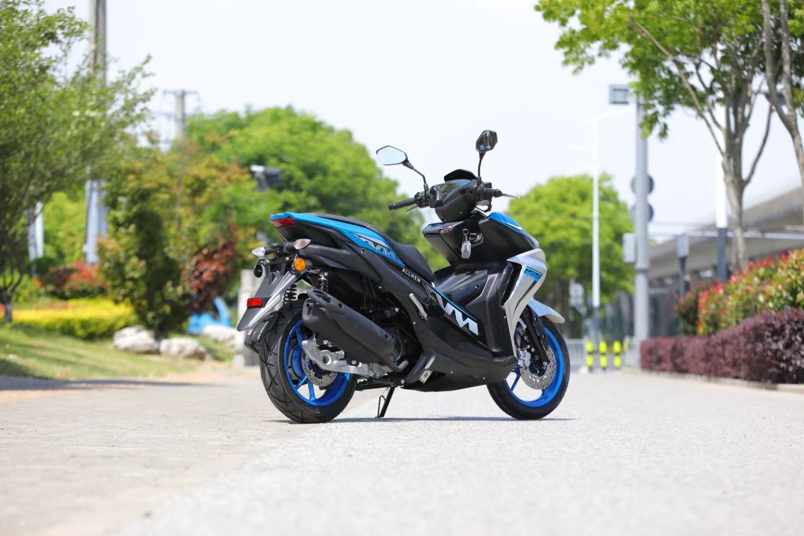 Factory Direct Sales Nvx Fuel-Powered Motorcycle Adult Mobility Scooter 150Cc Large-Displacement Street Bike Motorcycle