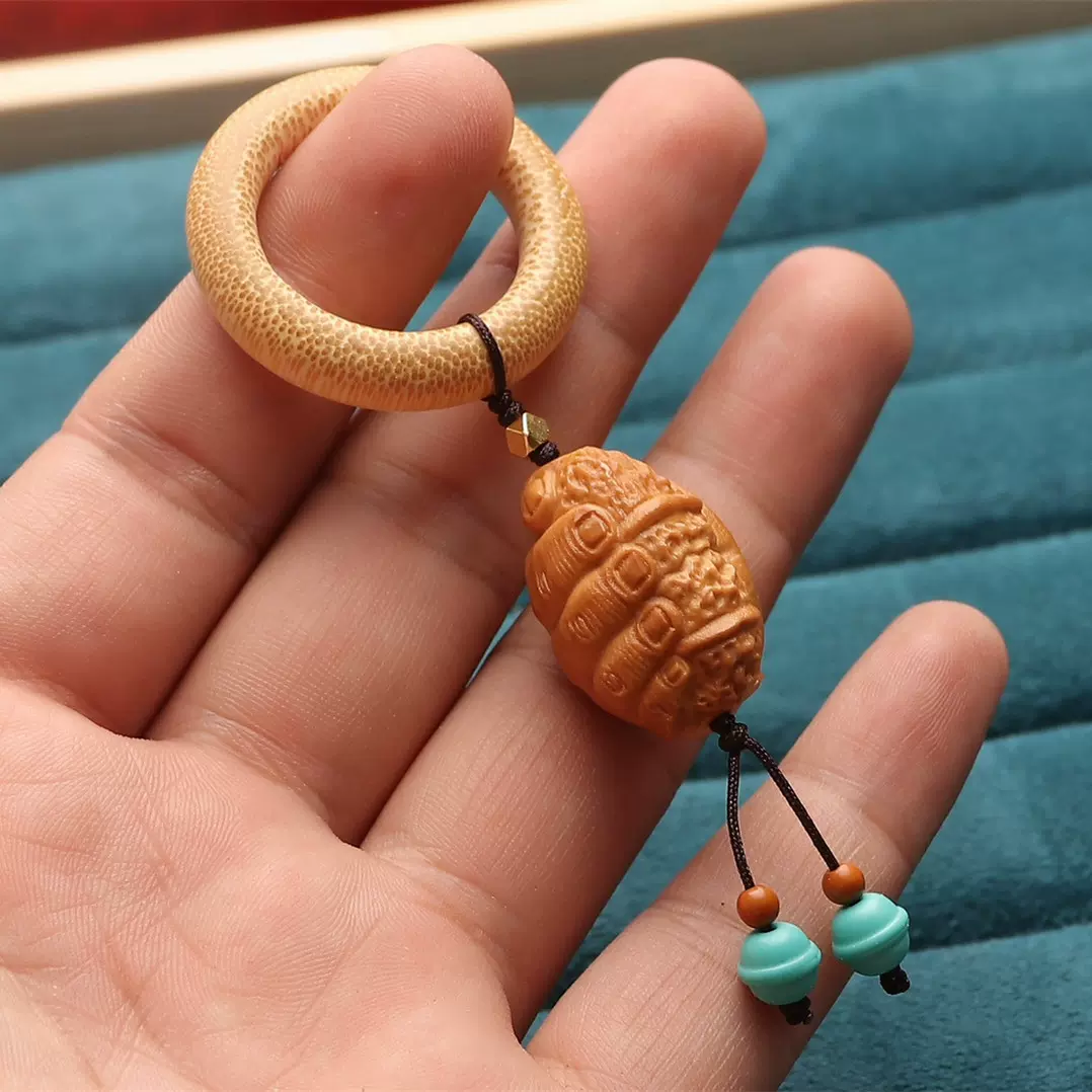 厂家直供橄榄核手工雕刻单籽手握大权挂件核雕另类艺术把玩件文玩